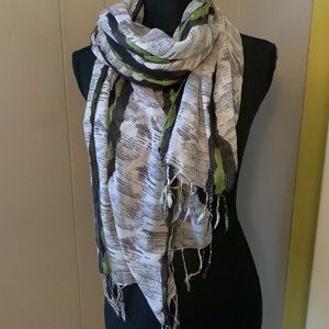 🧡 4/$15 Green Black and White striped scarf